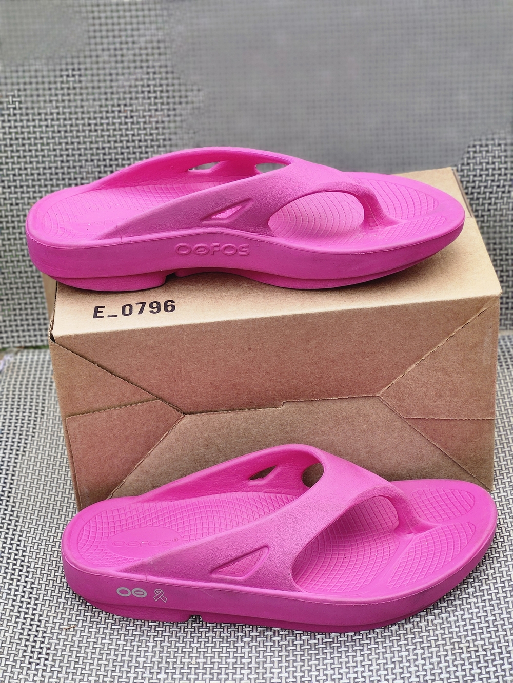 OOFOS OOriginal Project Pink Recovery Sandals Fuchsia Size 8/ Men's 6.